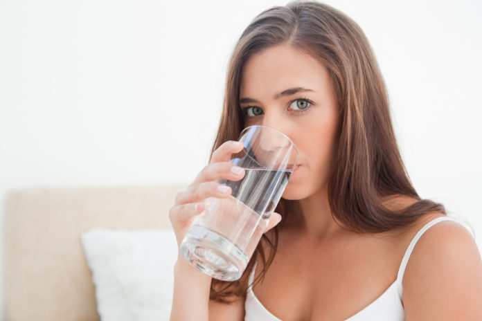 girl_drinking_glass_of_water