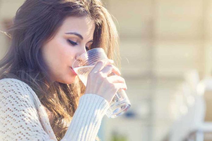 woman_drinking_glass_of_water