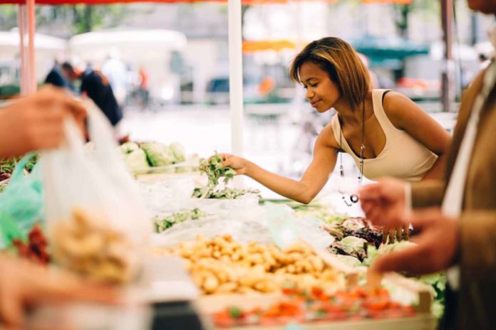 woman-at-market